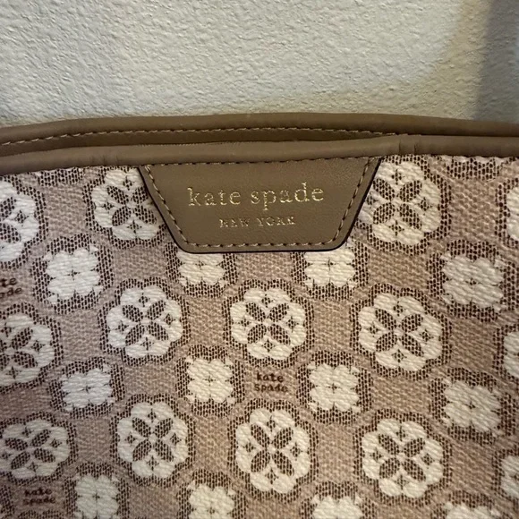 Kate Spade New York Jacquard Flower Tote Bag Beige Tan NWOT - Picture 2 of 9